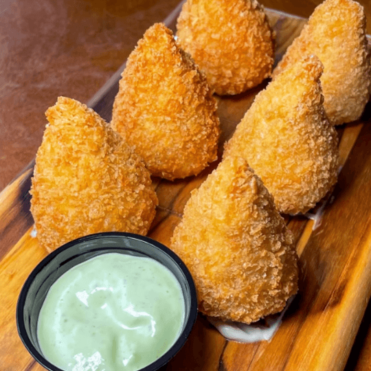 Croquetas de pollo con salsa verde